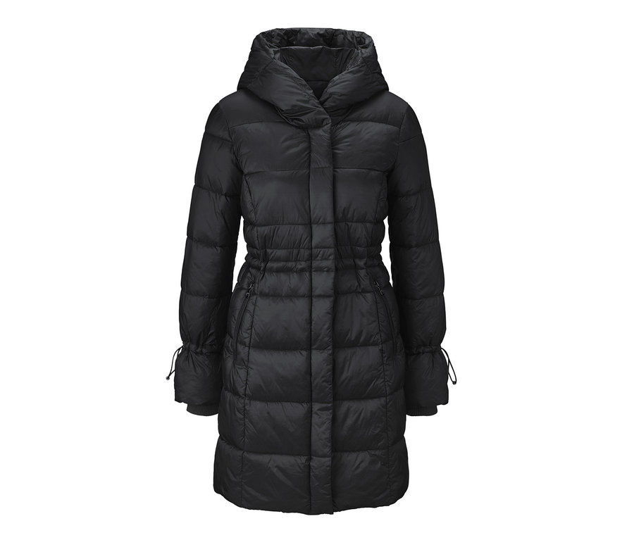 Manteau matelassé noir avec capuche.