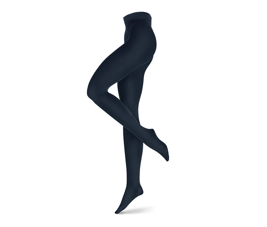 Jambes portant des collants thermiques bleus.