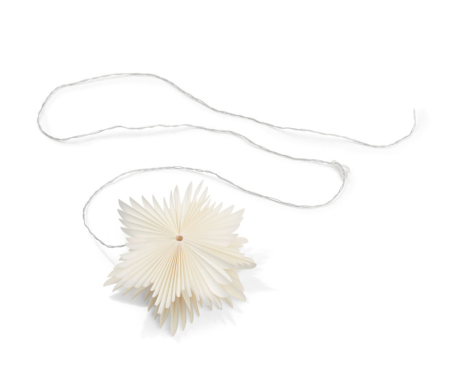 Petite étoile en papier à LED avec une ficelle sur un fond blanc.