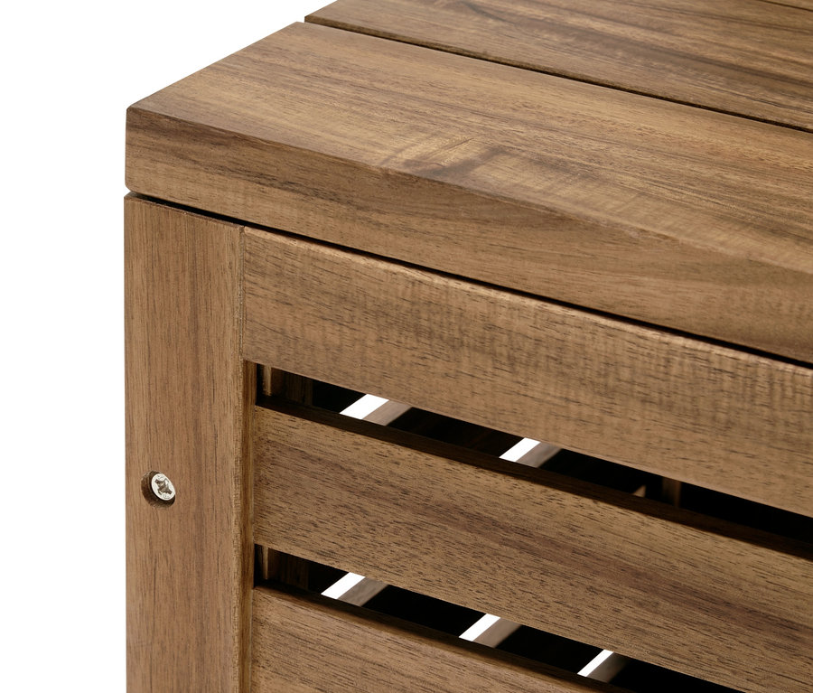 Détail du banc de balcon « Lenja » avec coffre de rangement.