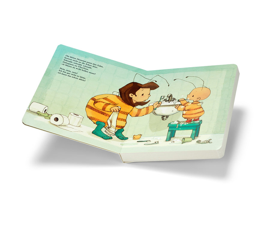 Illustration du livre « Baby Hummel Bommel – erste Geschichten » montrant une mère et un enfant se brossant les dents dans la salle de bain.