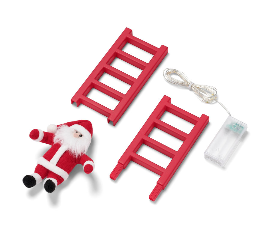 Set de décoration de Noël avec guirlande lumineuse à LED composé de deux échelles rouges, un Père Noël en peluche et une guirlande lumineuse.