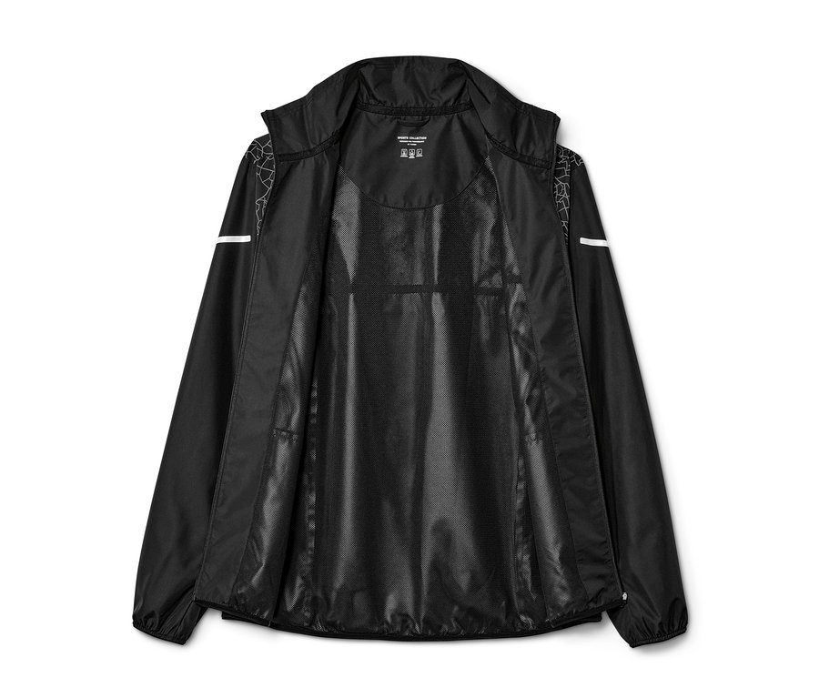 Veste de sport noire coupe-vent ouverte.