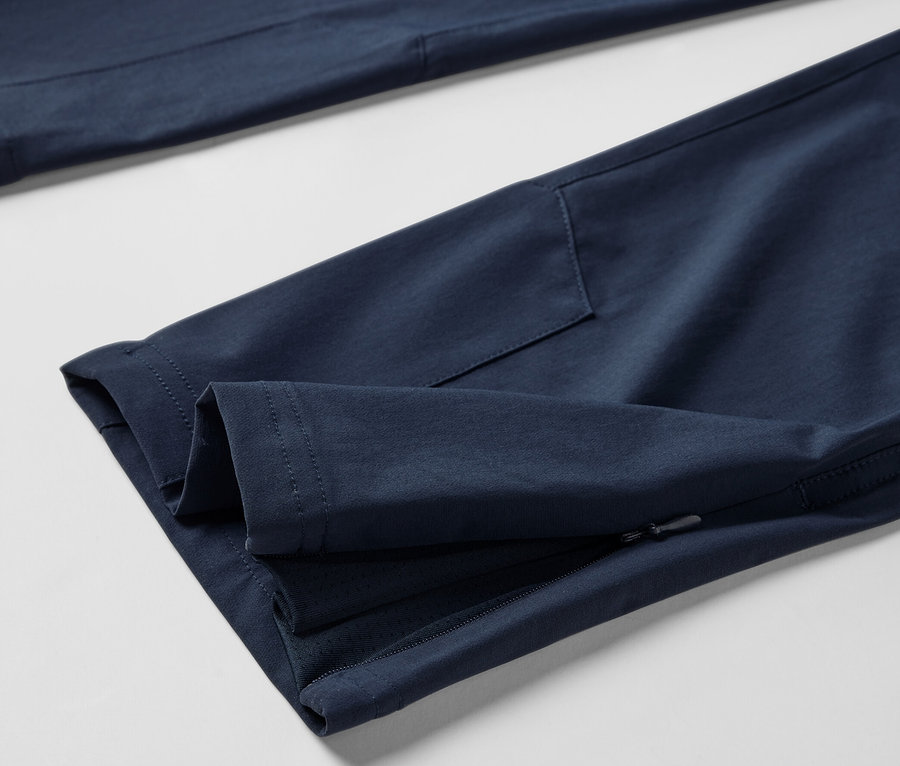 Vue détaillée d'un pantalon d'extérieur.