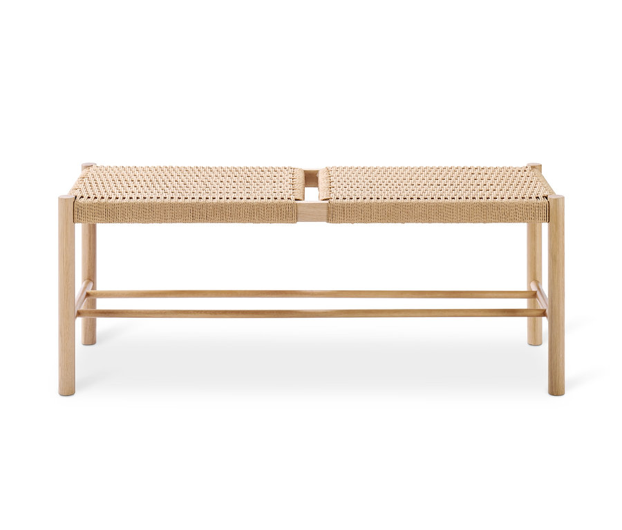 Banc avec matière tressée.