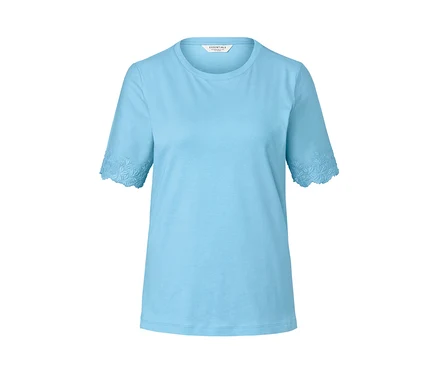 T-shirt bleu clair avec broderie aux manches.