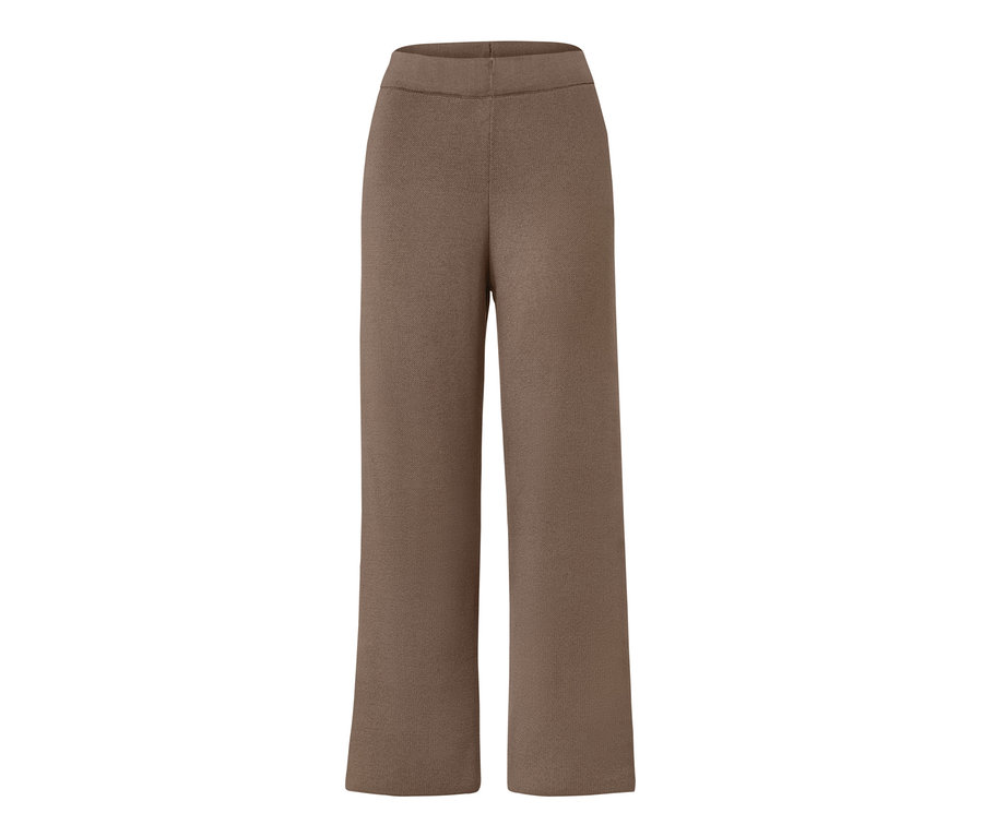 Pantalon en maille marron sur fond blanc.