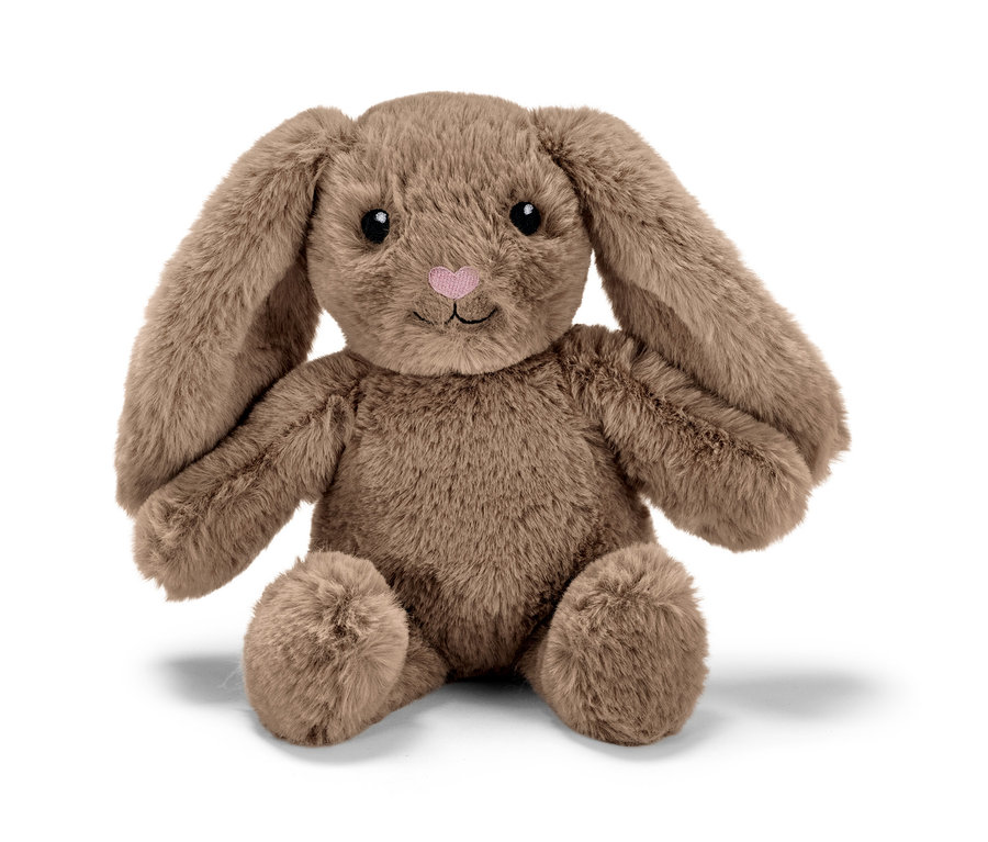 Un lapin en peluche marron assis sur un fond blanc.
