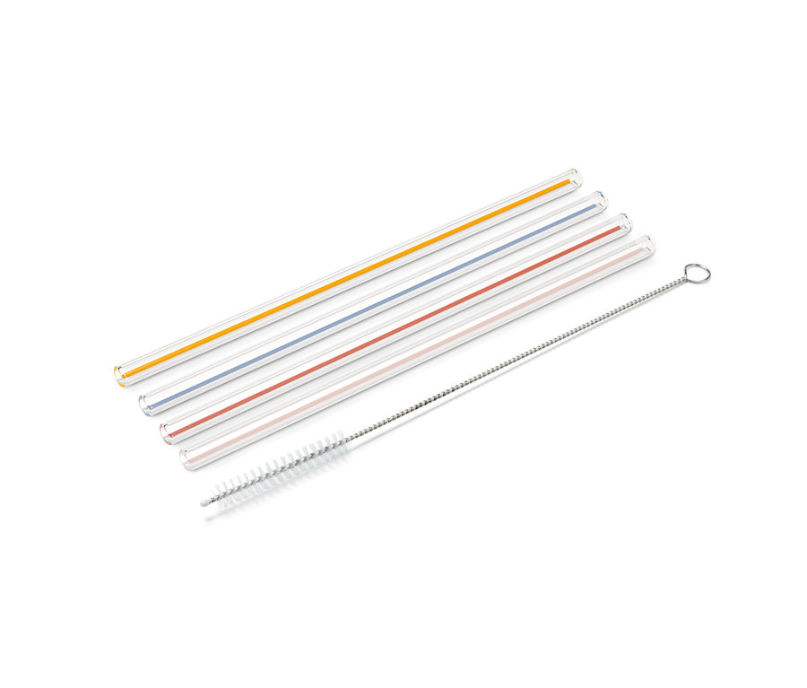 Quatre pailles en verre avec des rayures colorées et une brosse de nettoyage.