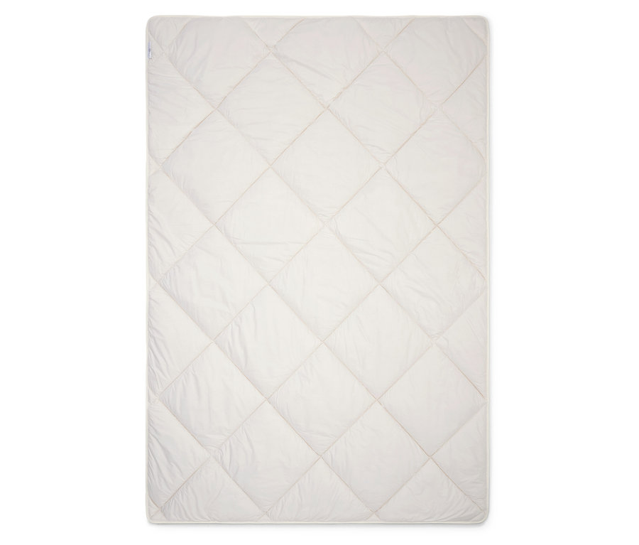 Couette blanche matelassée avec motif losanges.