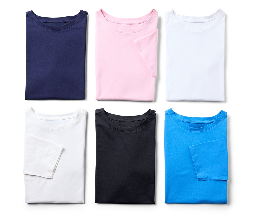 Six t-shirts à manches longues pliés en bleu marine, rose, blanc, blanc, noir et bleu.