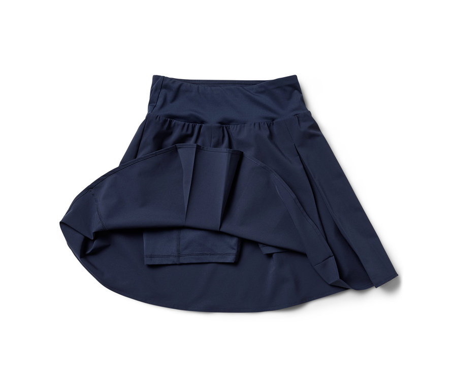 Vue détaillée d'une jupe de sport bleu foncé.