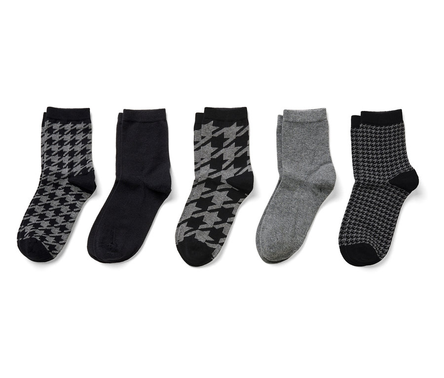 Cinq paires de chaussettes : deux paires à motif pied-de-poule, une paire noire et une paire grise.
