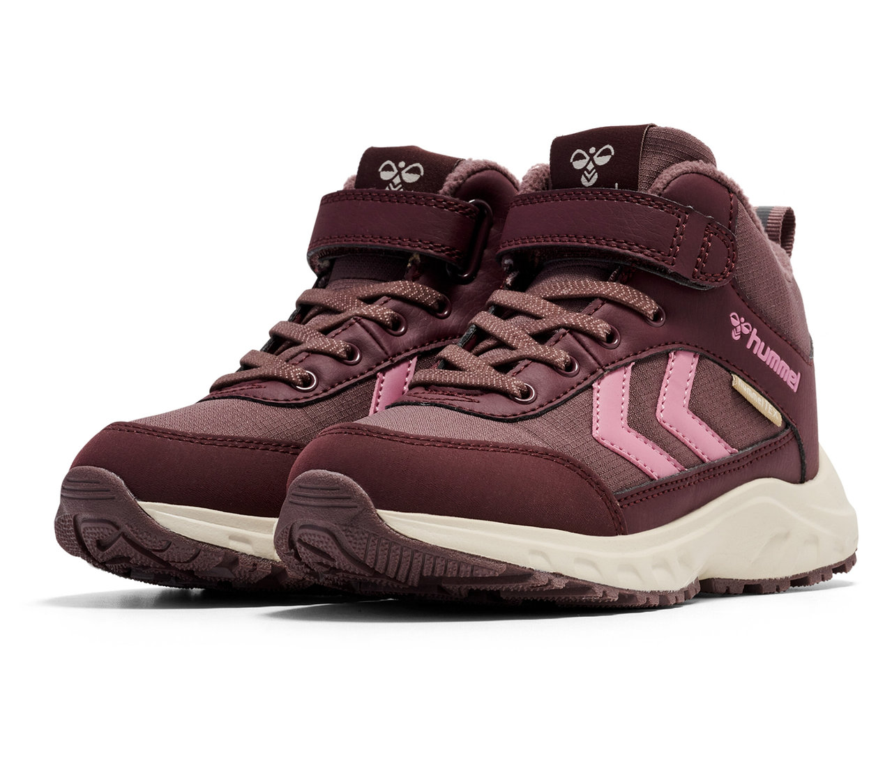 Une paire de chaussures HUMMEL Root Tex Jr, rose.