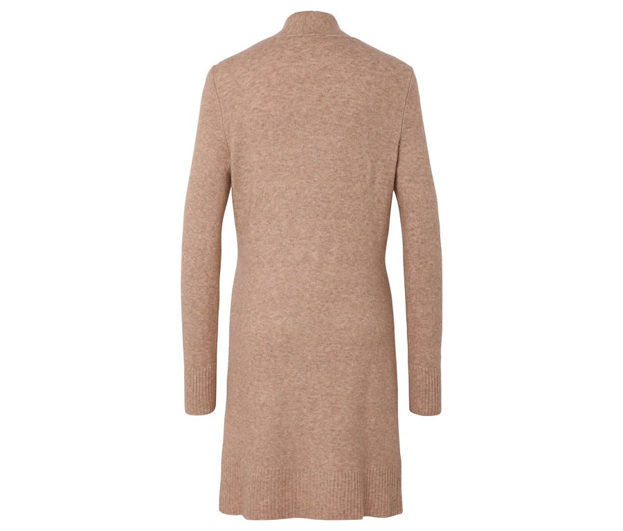 Vue arrière d'un long cardigan en tricot beige.