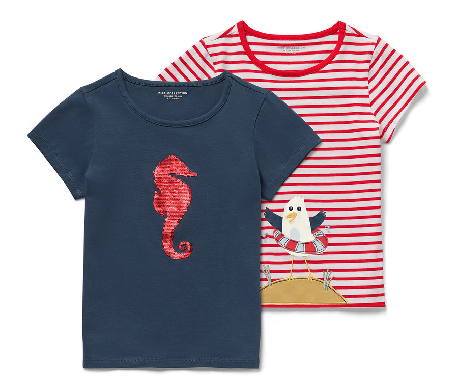 Deux t-shirts pour enfant avec application : un bleu avec un hippocampe, un rayé avec une mouette.