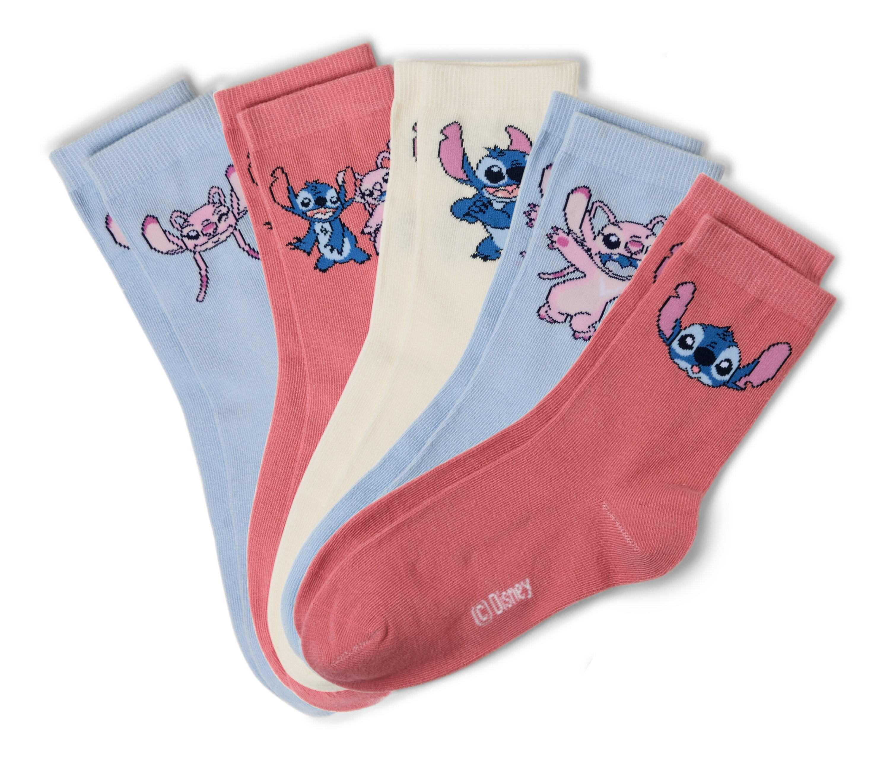 Cinq chaussettes sont placées côte à côte. Les chaussettes sont bleu clair, roses et crème. Il y a différents personnages Disney sur les chaussettes.