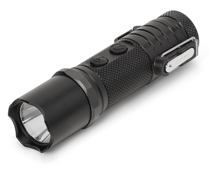 Gros plan d'une lampe de poche noire avec clip.