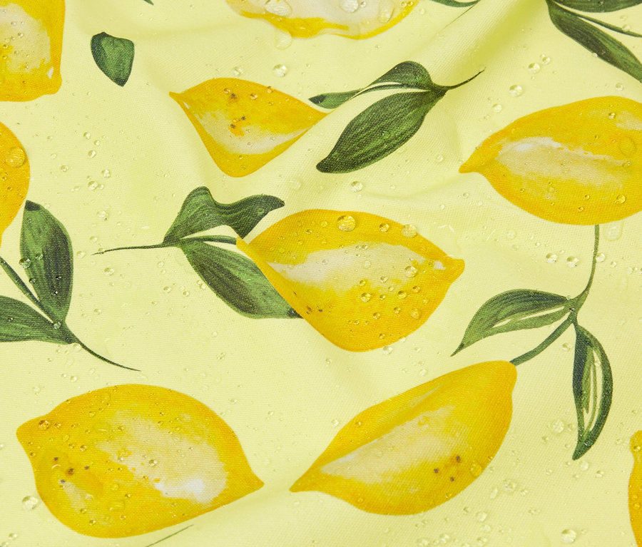 Tissu jaune avec motif de citrons et gouttes d'eau.