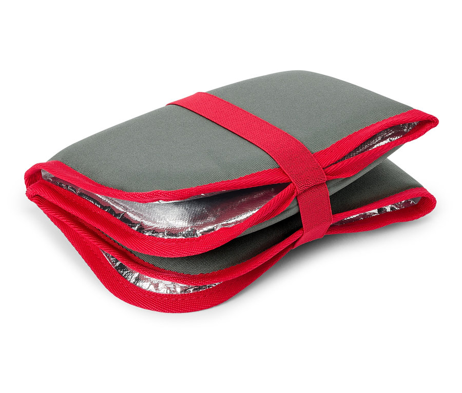 Sac isotherme gris avec bordure rouge et sangle.