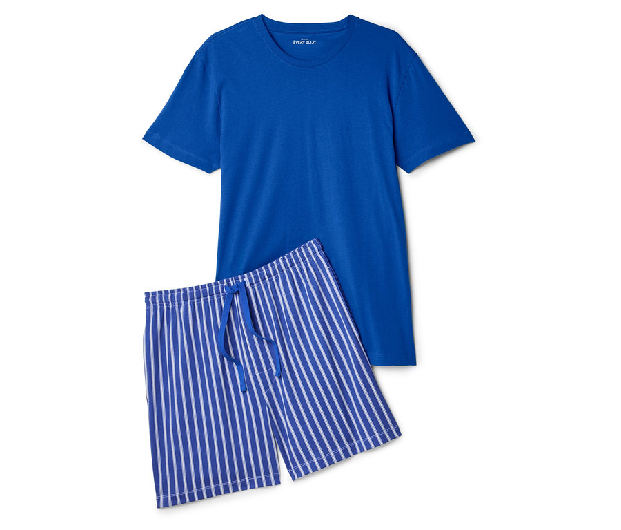 Un t-shirt bleu est posé à côté d'un short à rayures bleues et blanches.