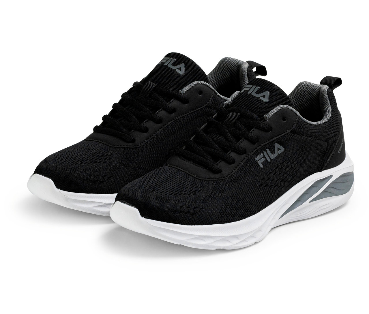 Deux sneakers FILA Specctris noires pour homme avec des semelles blanches et des accents gris sur fond blanc.