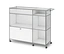 Meuble de rangement modulaire blanc sur roulettes avec cadre chromé, compartiments ouverts, un compartiment fermé avec poignée et un panneau métallique perforé en haut.