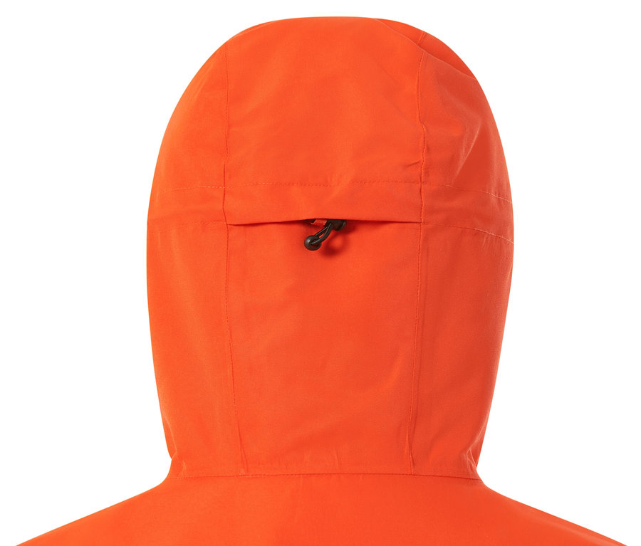 Gros plan sur la capuche d'une veste de ski orange et marron.