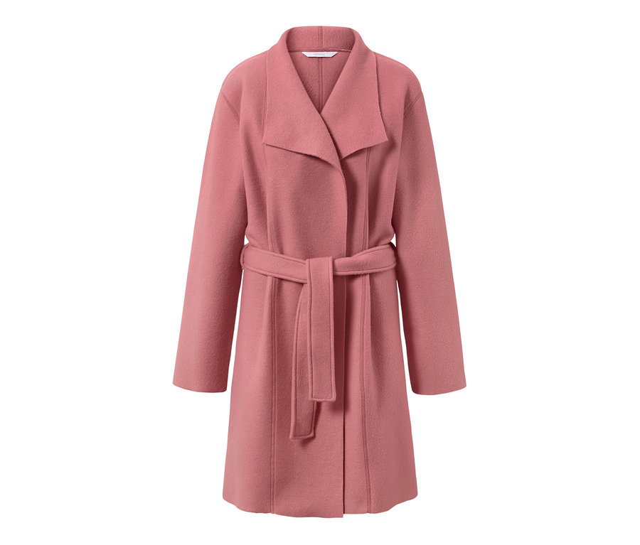 Peignoir en polaire rose avec ceinture.