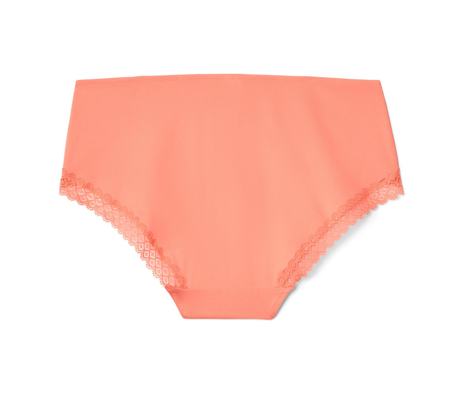 Gros plan d'une culotte couleur papaye avec garniture en dentelle.
