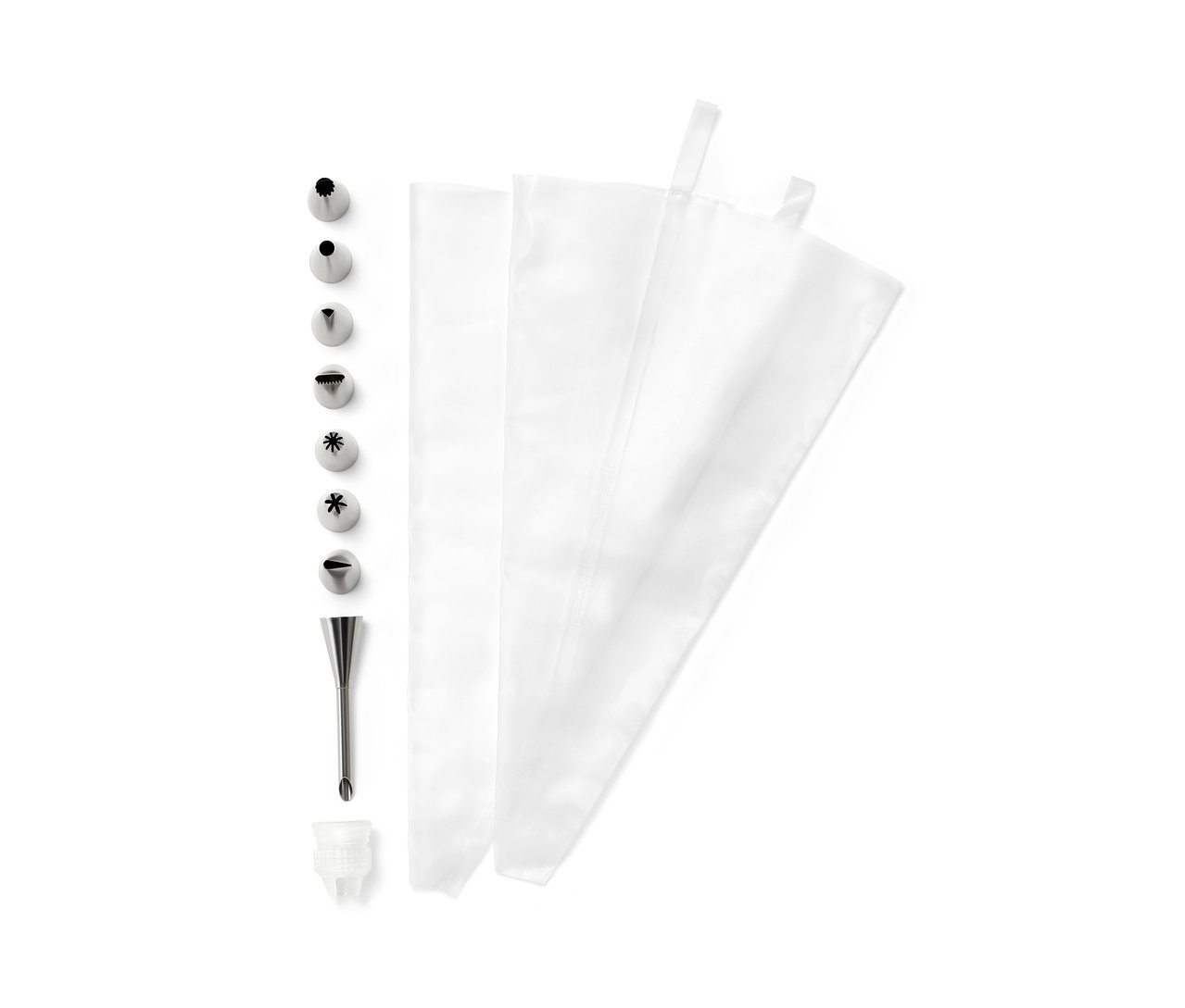 Un lot de poches à douilles et deux poches à douille blanches sur fond blanc.