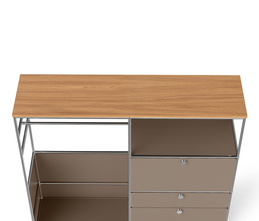 Détail de la commode en métal «
CN3
» avec plateau en bois, 1 tringle à vêtements, 1 abattant et 3 tiroirs, taupe.