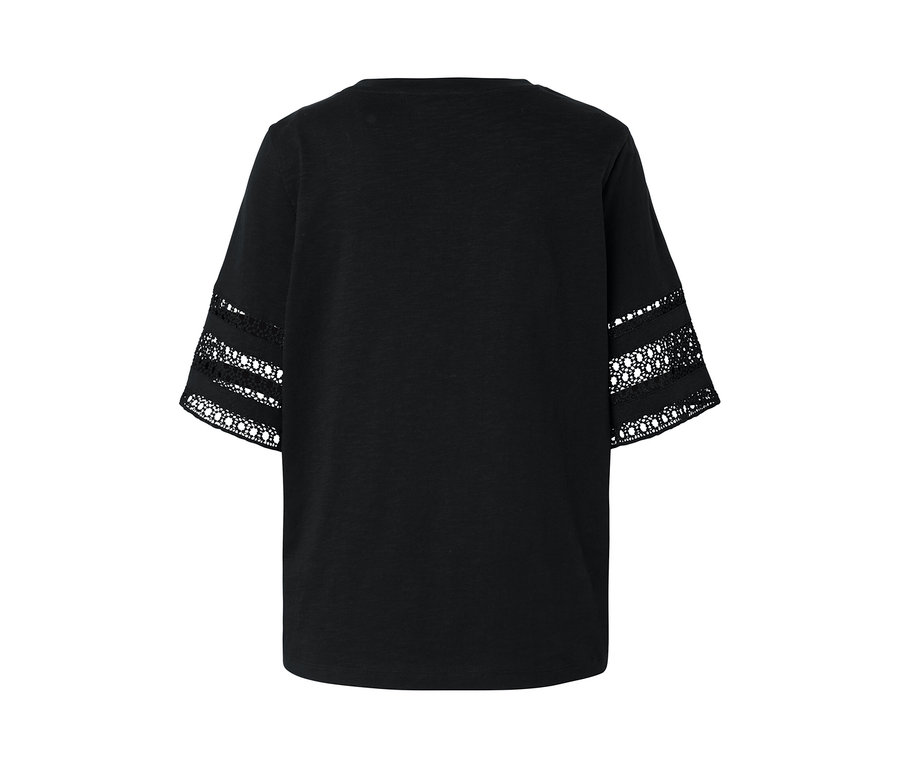 T-shirt noir avec broderie sur les manches.