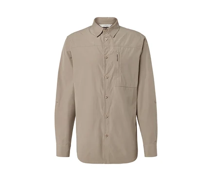 Chemise d’extérieur beige à manches longues avec protection anti-moustiques.