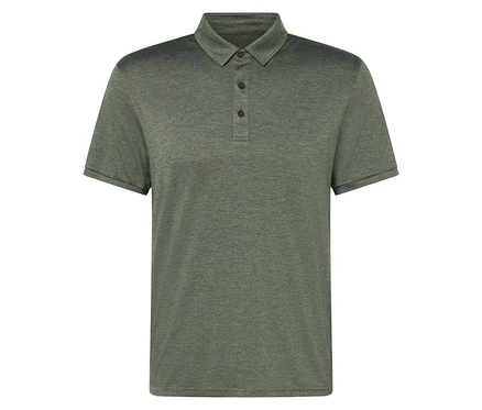 Un polo vert avec trois boutons.