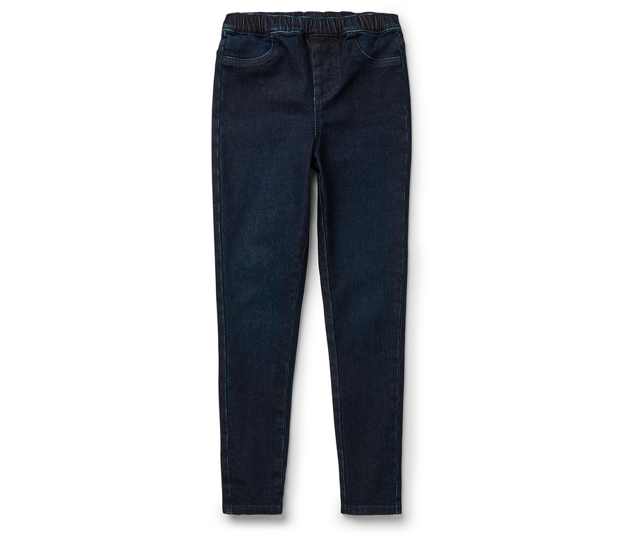 Un jean bleu foncé avec une taille élastique est posé sur un fond blanc.