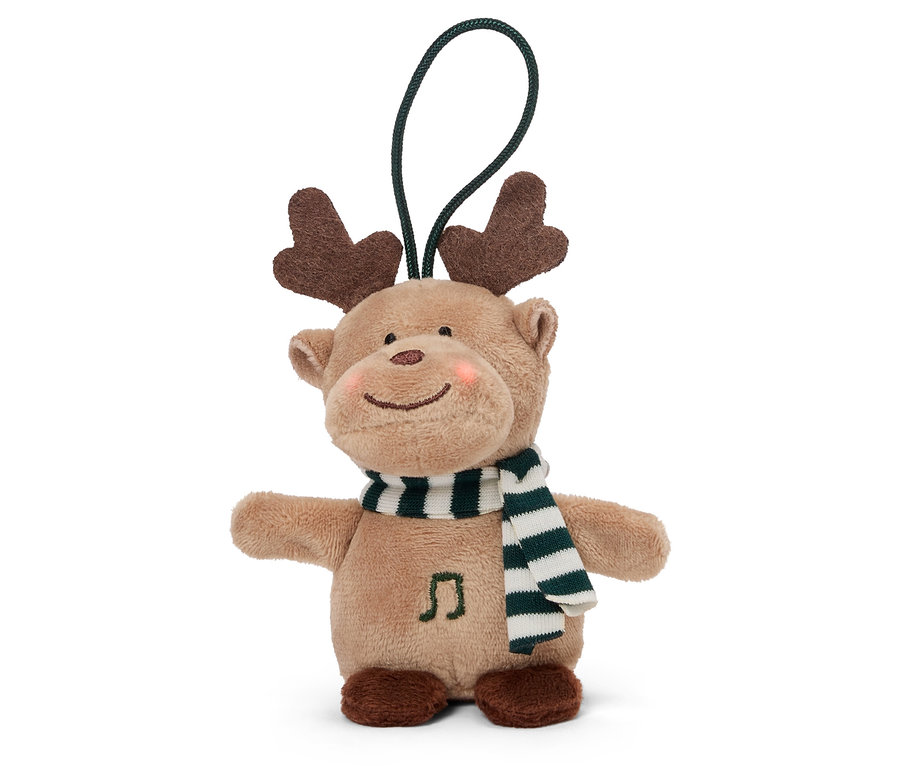 Un renne en peluche avec une écharpe et une boucle.