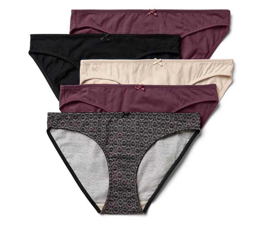 Cinq culottes pour femmes de différentes couleurs et motifs sont superposées.