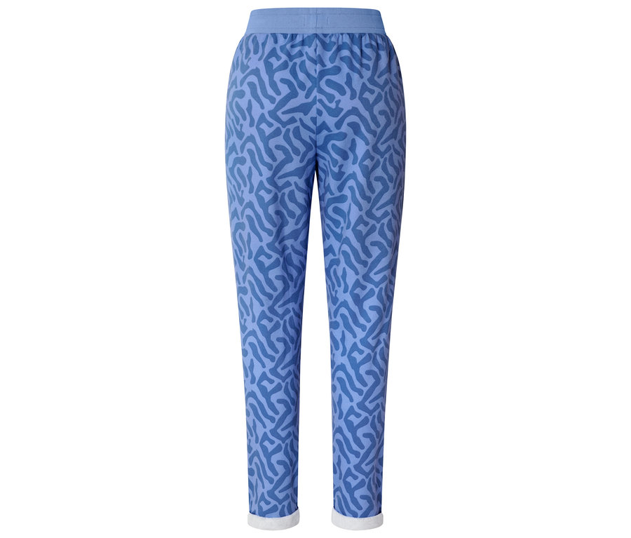 Pantalon bleu avec motif abstrait.