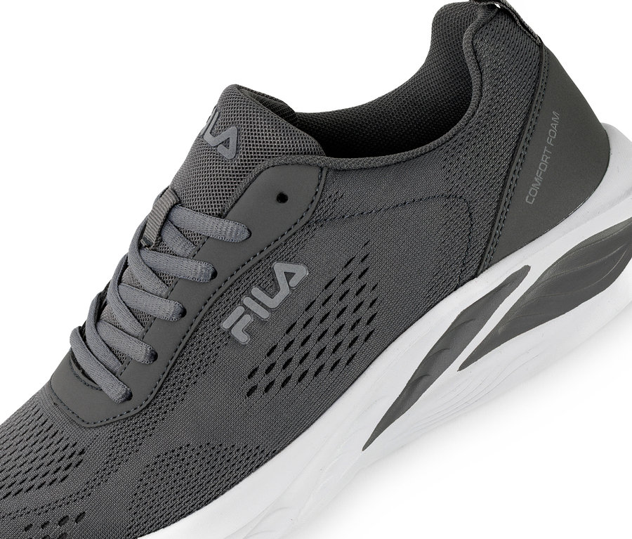 Gros plan d'une basket pour homme FILA Specctris en couleur castlerock avec une semelle blanche.