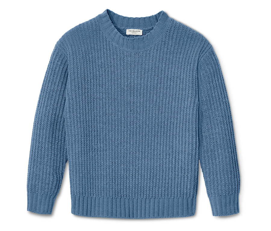 Un pull bleu en tricot posé à plat.