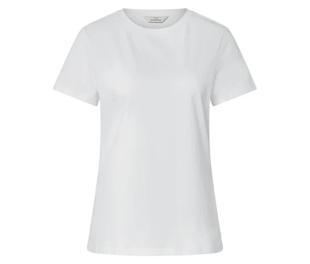 T-shirt blanc à manches courtes sur fond blanc.