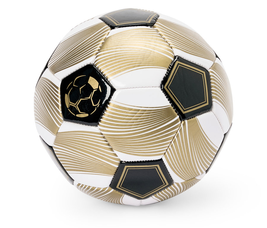 Gros plan d'un ballon de football avec des accents dorés et noirs. Football.