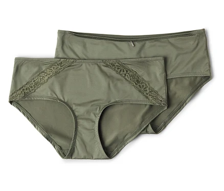 Deux culottes pour femmes vert olive sont superposées, la culotte avant ayant une garniture en dentelle.
