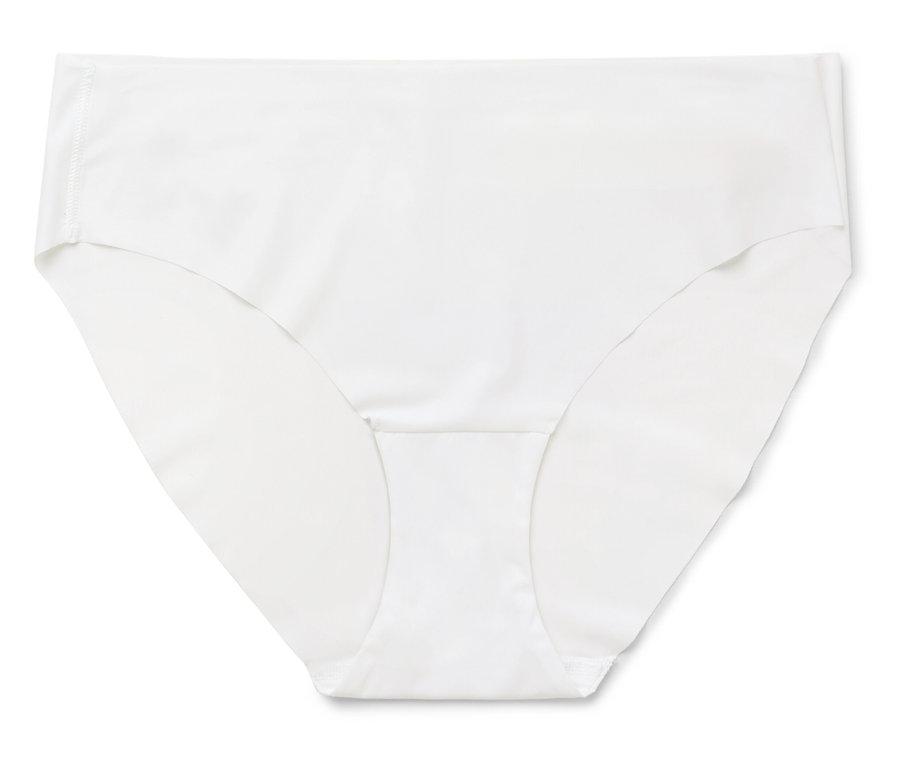 Un sous-vêtement blanc pour femme est posé sur un fond blanc.
