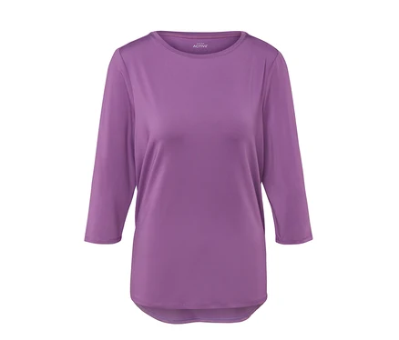 T-shirt violet à manches longues.
