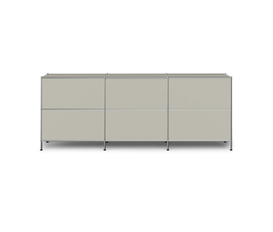 Système de rangement modulaire beige clair à six compartiments avec cadre métallique, reposant sur de courts pieds.