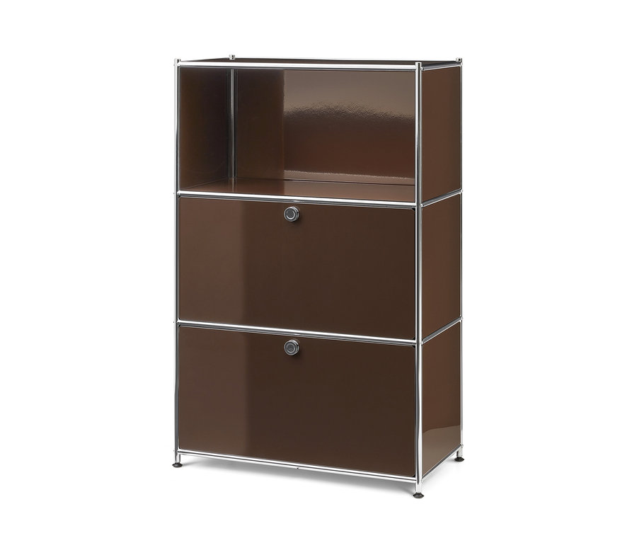 Meuble de rangement modulaire marron brillant à trois niveaux. Un compartiment ouvert en haut, deux armoires fermées avec poignées argentées et structure en métal argenté.