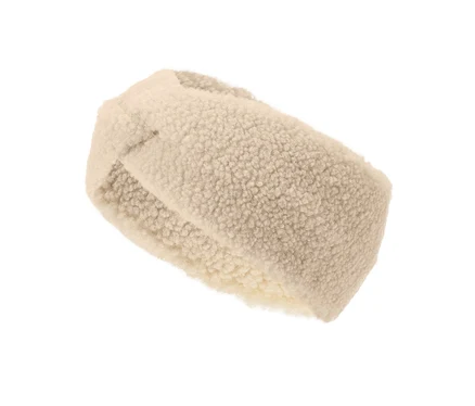 Gros plan d'un bandeau crème et duveteux sur fond blanc.