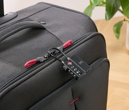 Valise noire avec cadenas intelligent TSA avec tracker.